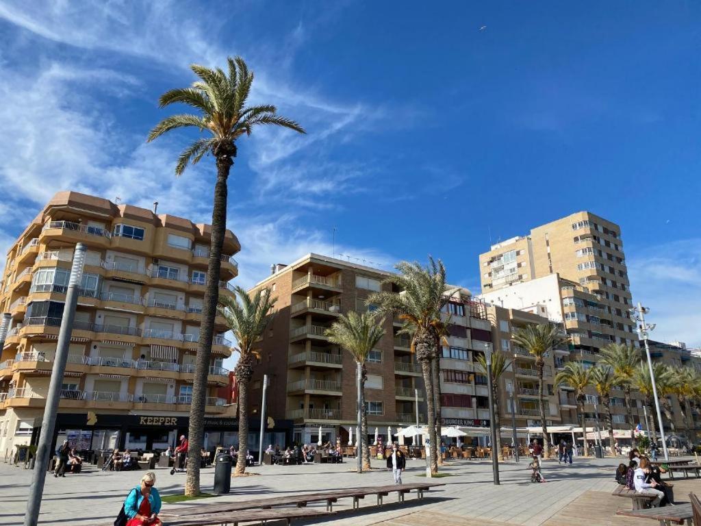 Modern 2 Bedroom Apartment In The Center Of Torrevieja Esterno foto